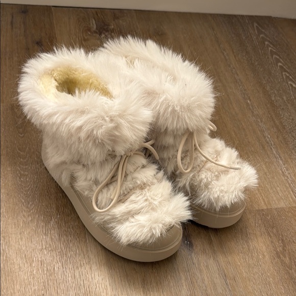 Women's Faux Fur Winter Boots - Cream - Picture 1 of 2